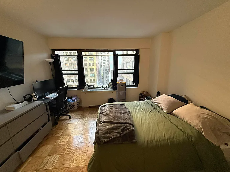 279 E 44th St #12B — Photo 2