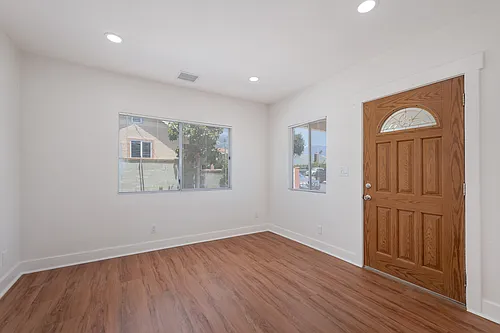 121 S Lotus Ave Photo 1