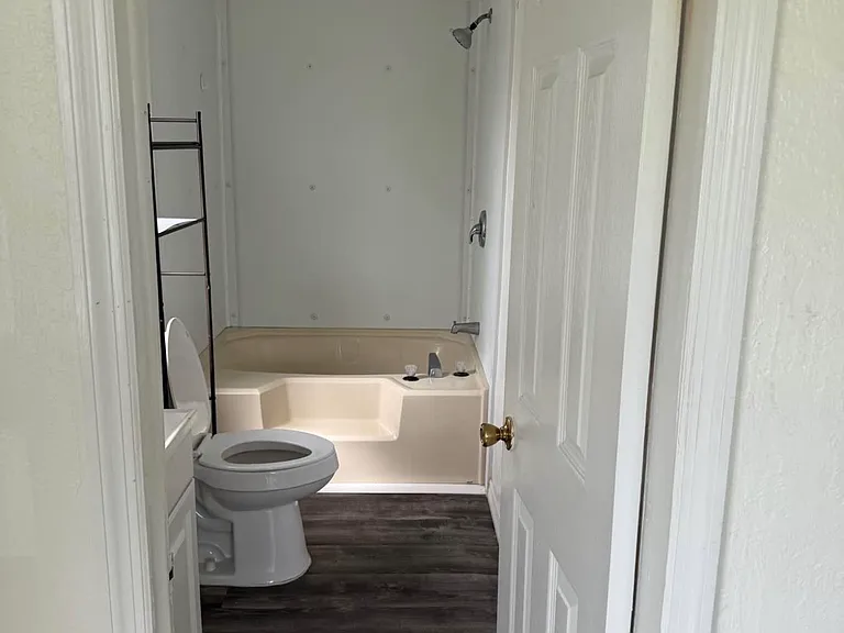 1481 NE Leisure Ave — Photo 8
