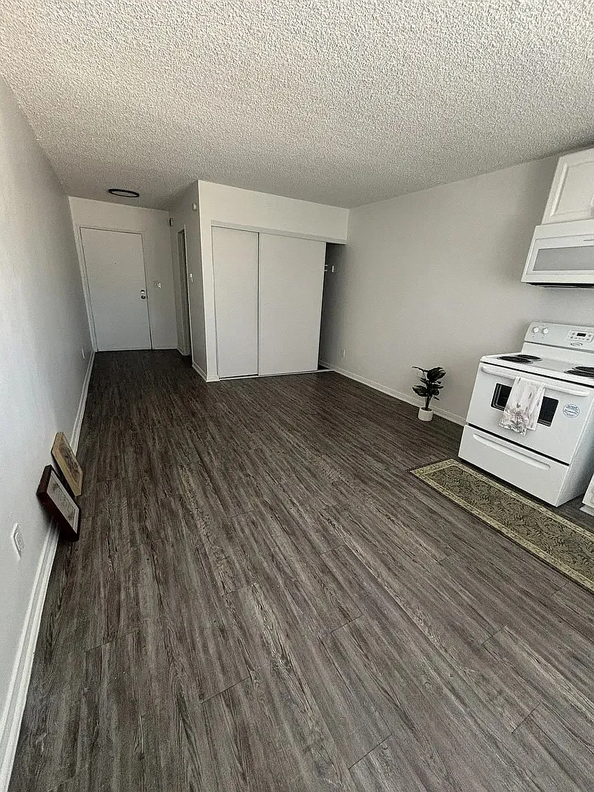 15135 Victory Studio — Photo 2