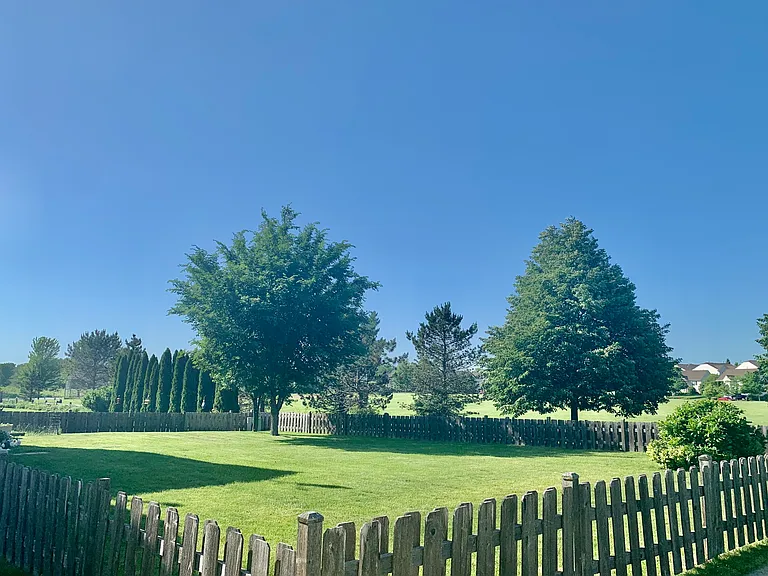 332 W Winchester Dr — Photo 2