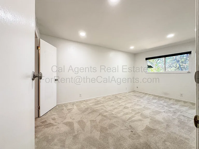 2306 D St — Photo 7