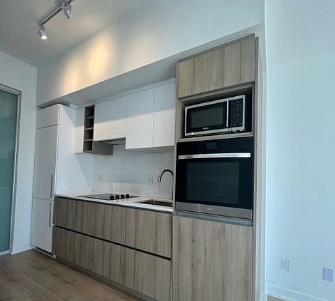 5th image of 319 Jarvis St #2701