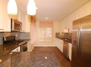 48 Cambridge Ct #S-8, Madison, NJ 07940