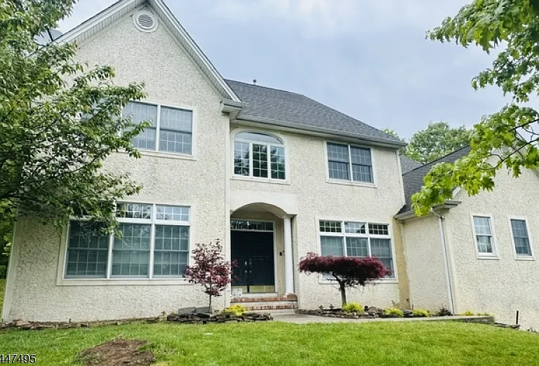 8 Pring Ct — Photo 1