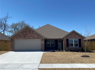 1101 Riverside Dr, Centerton, AR 72712