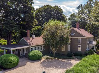 69 S Main St, Essex, CT 06426