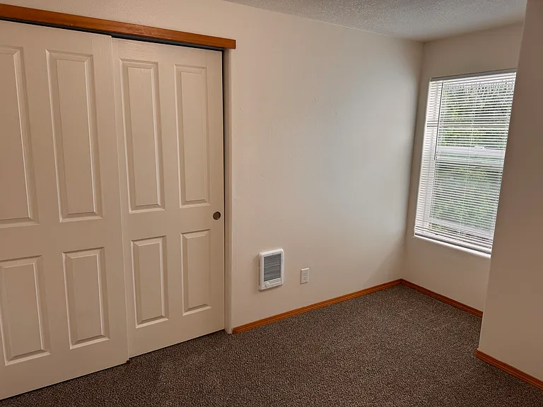 Loganberry Commons — Photo 28