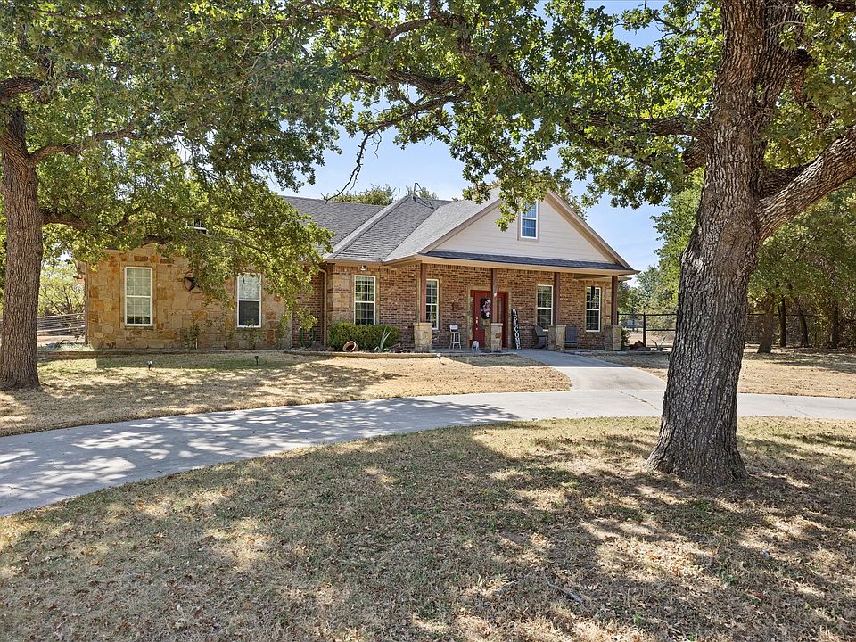 1st image of 190 Lone Oak Rd