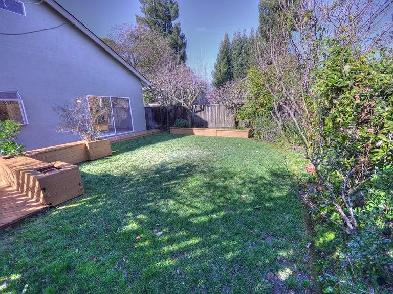 201 Yarborough Ln — Photo 35