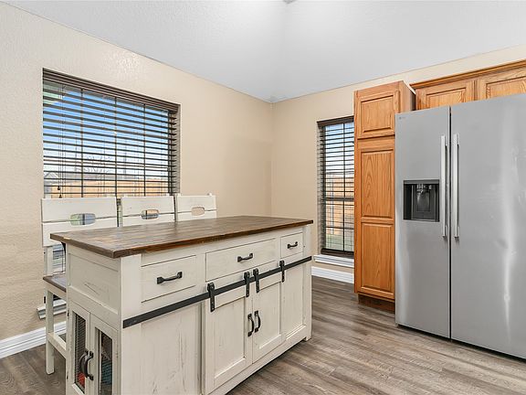 4th image of 803 Green St