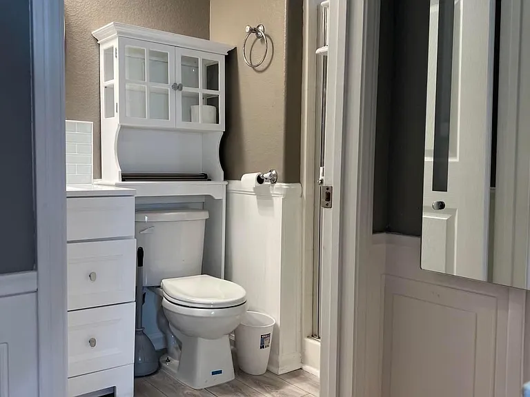 5868 Wilshire Dr #1 — Photo 11