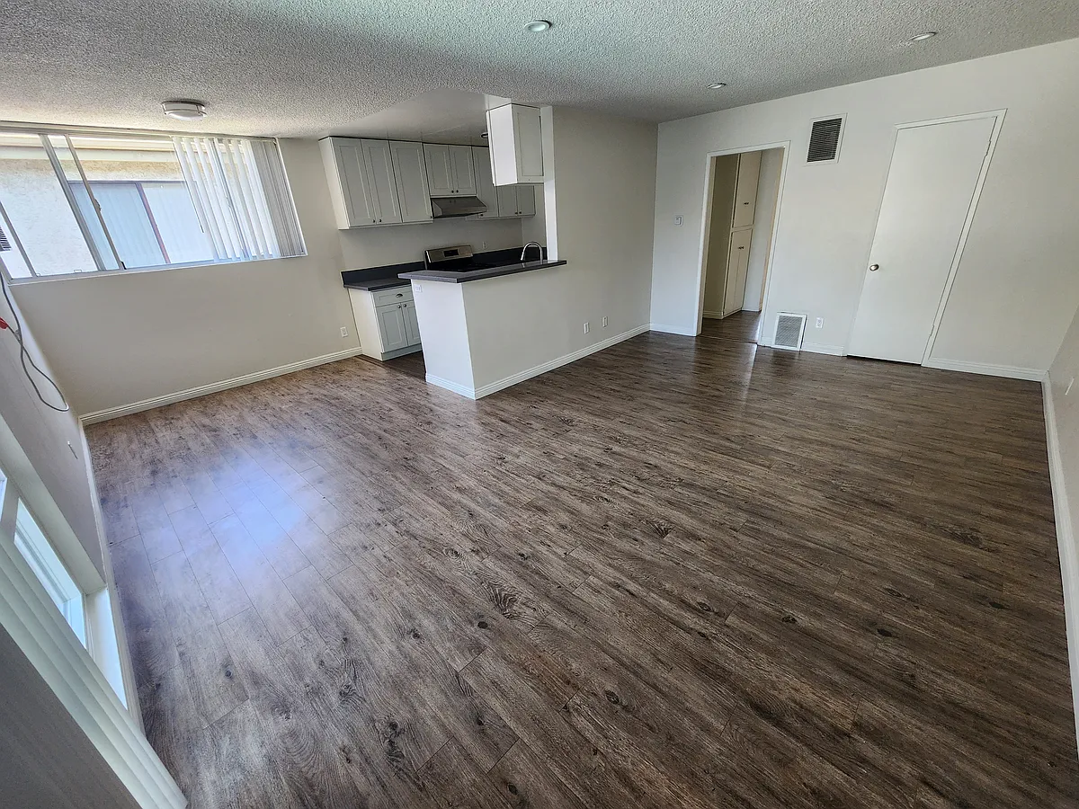Building Photo - 520 E Tujunga Ave #G