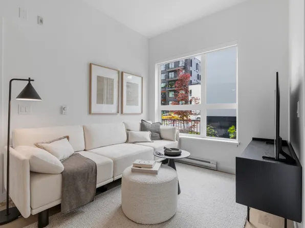 2268 Broadway E #107, Vancouver, BC V6K 0B2