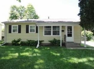 2920 Woodland Ln, Bettendorf, IA 52722
