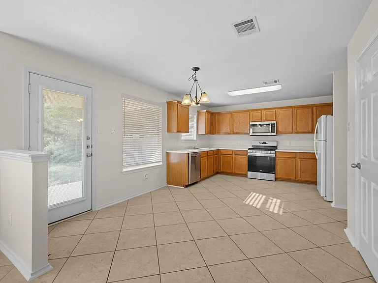 3410 Flowstone Ln — Photo 8