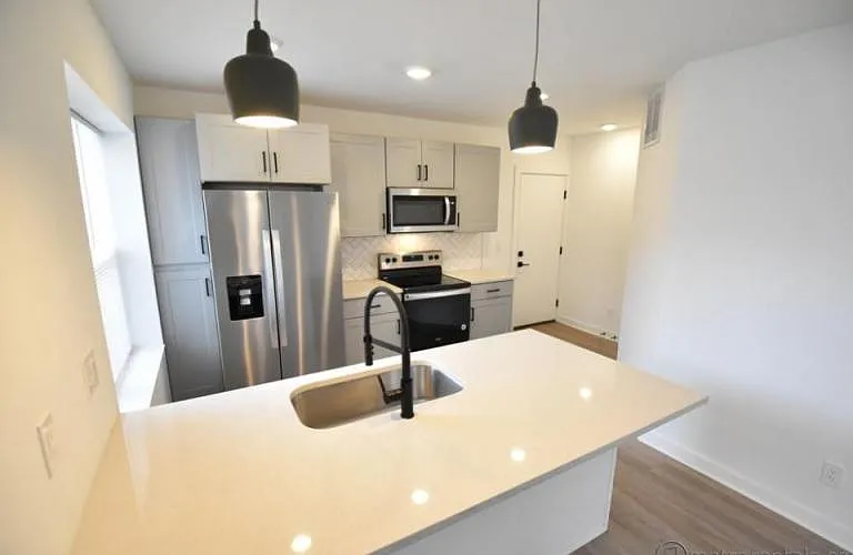 1400 Hamlet St — Photo 1