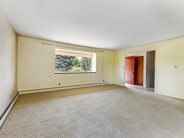 518 Clover Ln — Photo 16