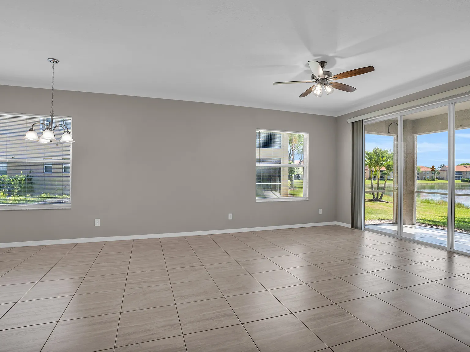 6560 Huntington Lakes Cir — Photo 4