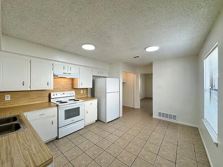 219 E Beeline Ln — Photo 7