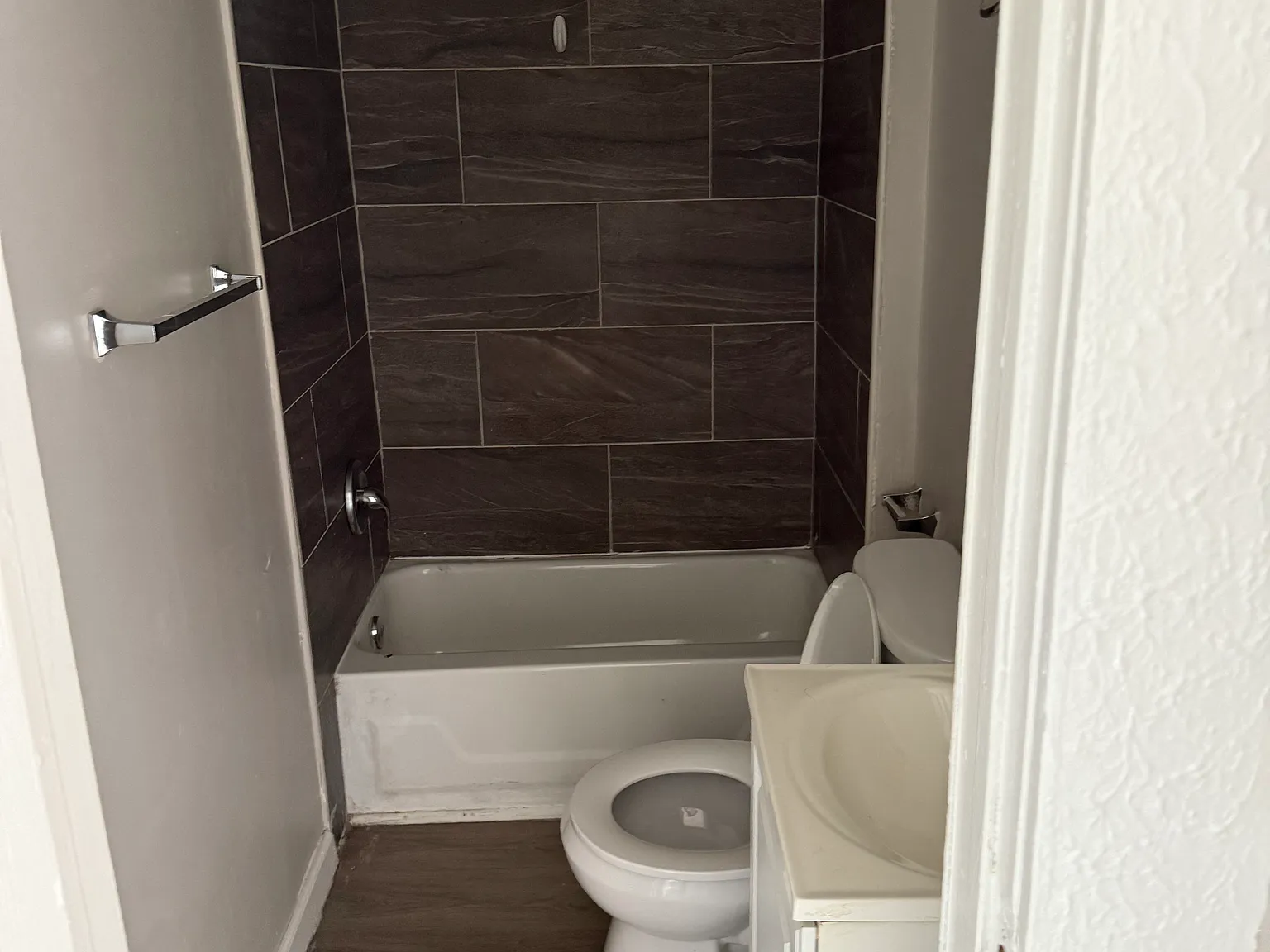 3 bed, 1400 sqft, $1,650 — Photo 3