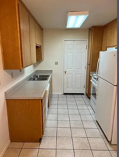 1011 Elizabeth Ln — Photo 9