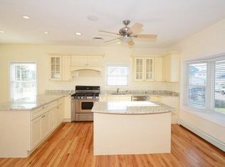 841 W Bay Dr, West Islip, NY 11795