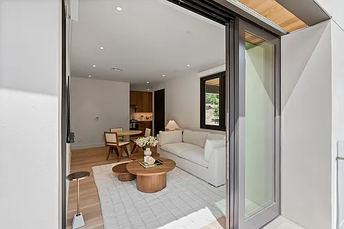 1 Oak Shore Dr #A Photo 1