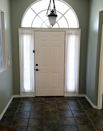Front Hallway : Steel door with added security. Beautiful glass panel in foyer.