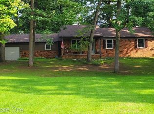 9272 Wild Oaks Cir, South Lyon, MI 48178