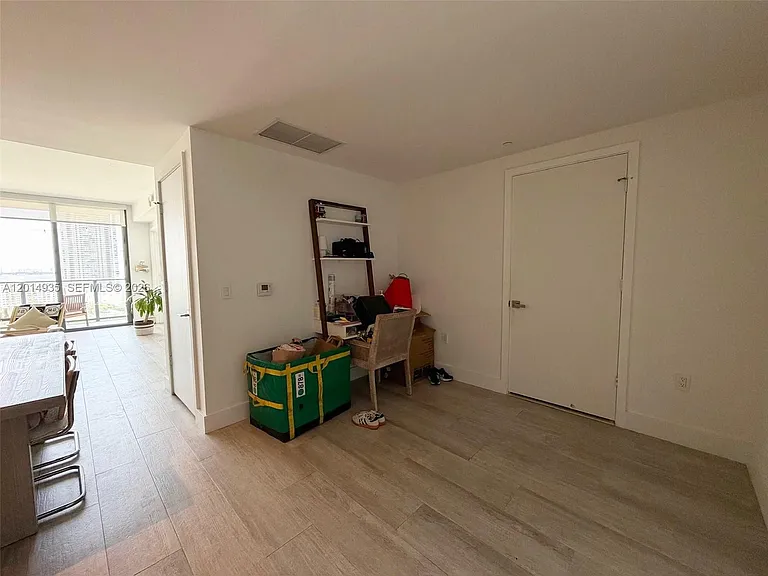 121 NE 34th St #F1605 — Photo 9