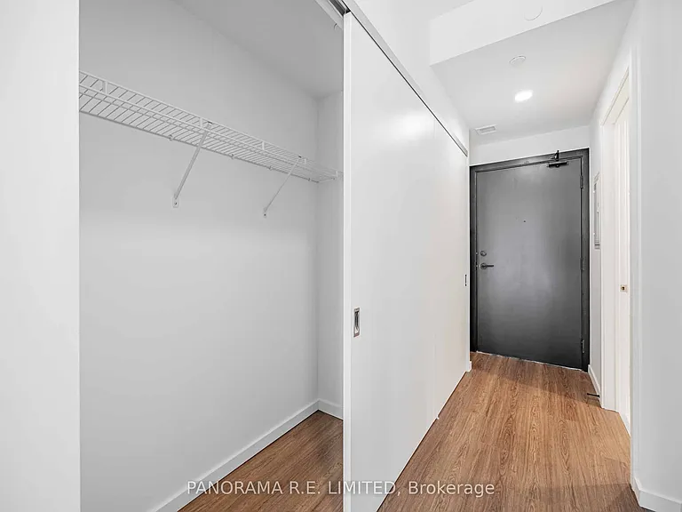 689 The Queensway #305 — Photo 14