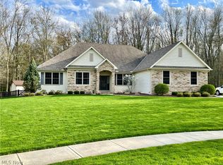 5282 Berkshire Dr, Sheffield Village, OH 44054
