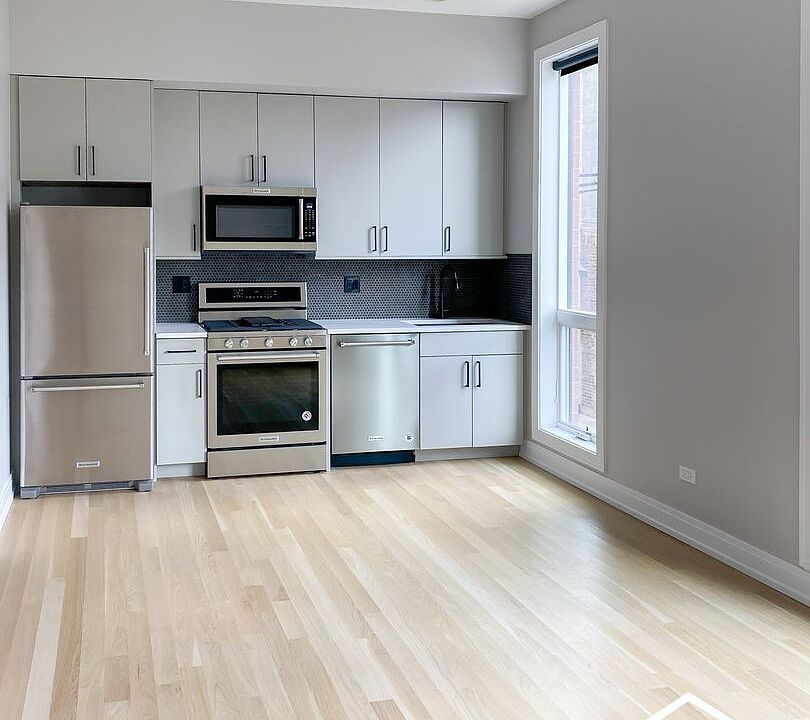 1st image of 1060 W Cornelia Ave APT 2