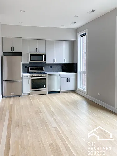 1060 W Cornelia Ave #2 Photo 1