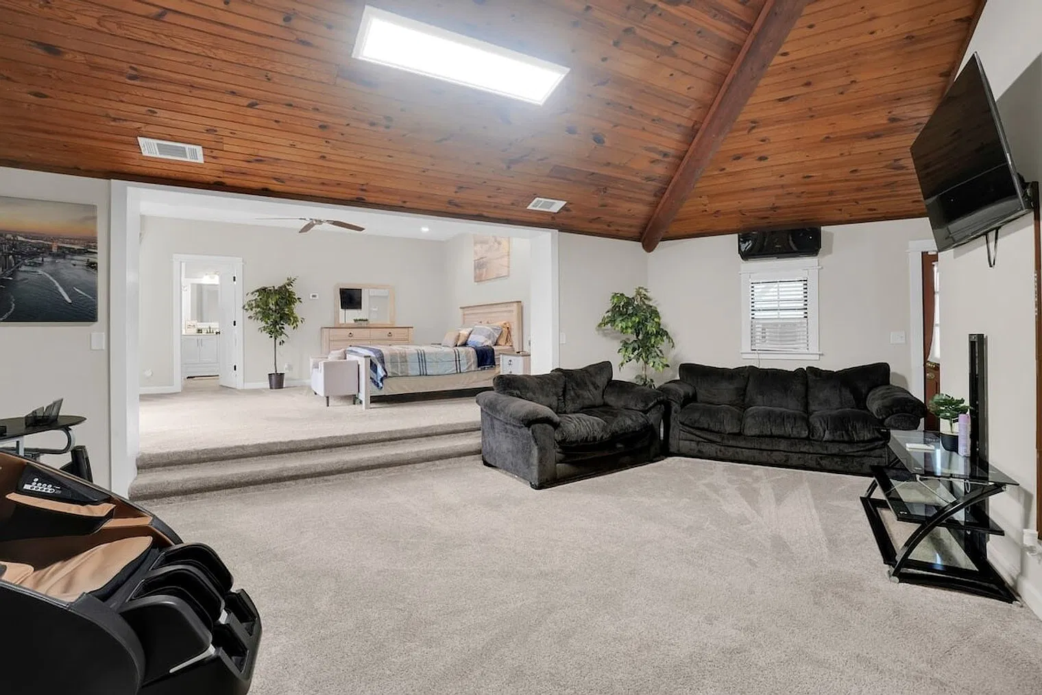6 bed, 4.0 bath, $13,636 — Photo 3