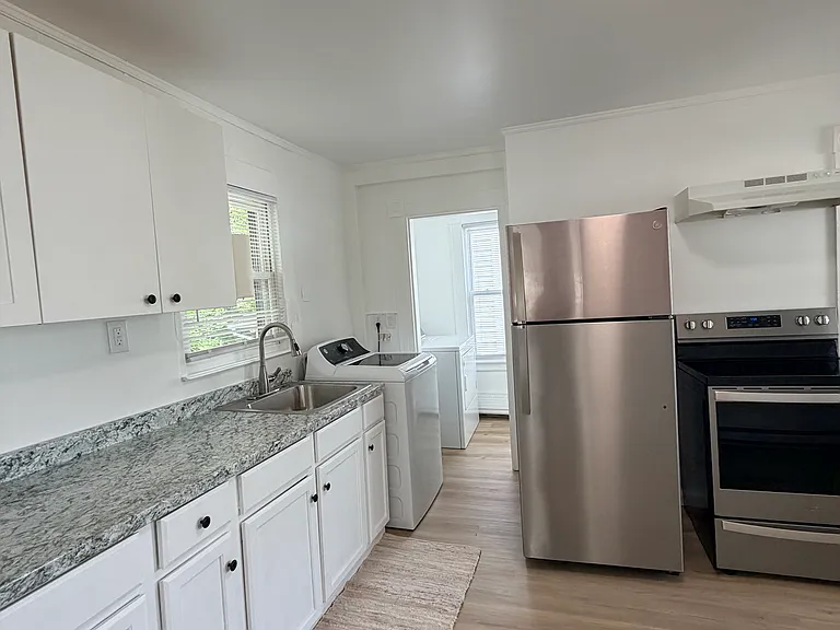 35 Maud St #2 — Photo 4