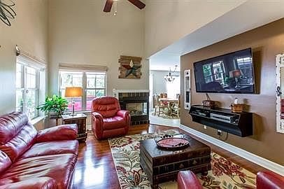 4th image of 3630 Walden Dr #1