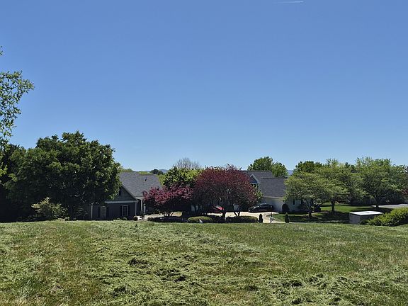 2nd image of 9 Woodridge Ln