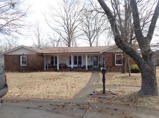 502 Chamberlin Dr, Ballwin, MO