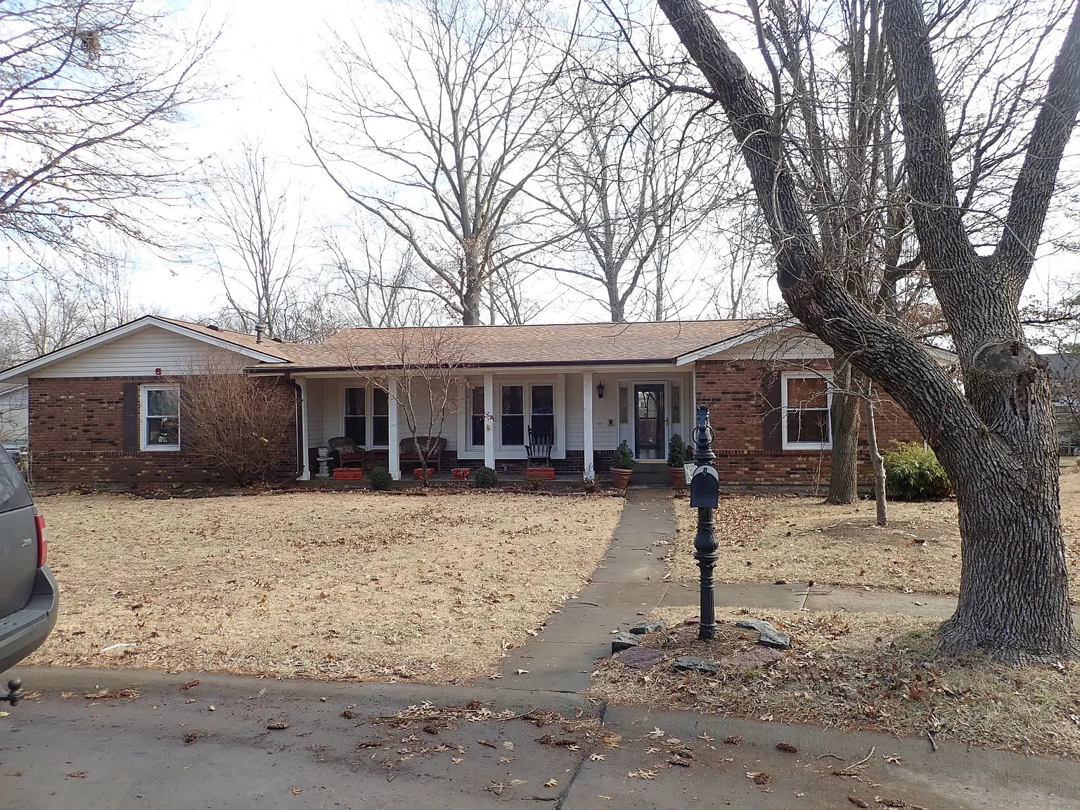 502 Chamberlin Dr photo 1