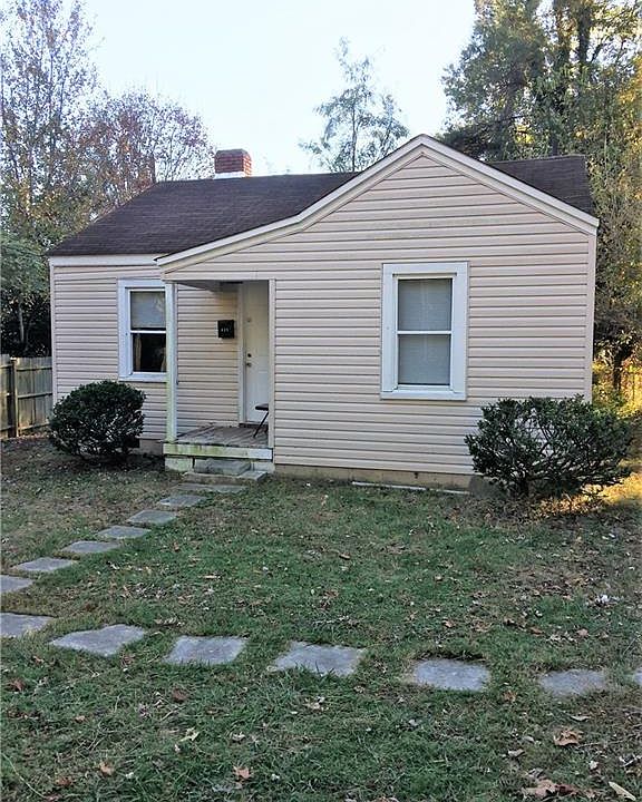 1st image of 825 W Terrell St