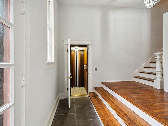 3rd image of 2236 Saint Charles Ave