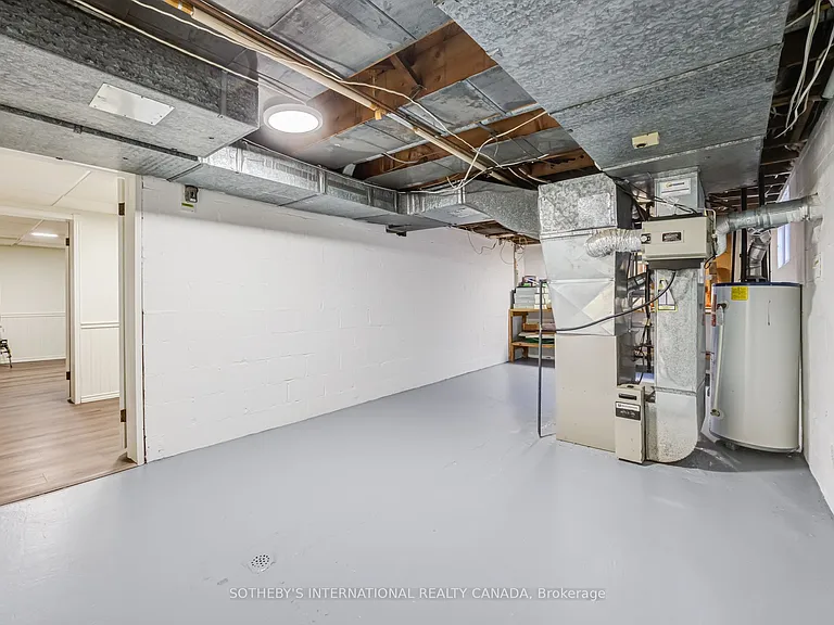 25 Abinger Cres — Photo 36