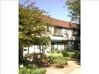 1st image of 1918 Bluewood Cir