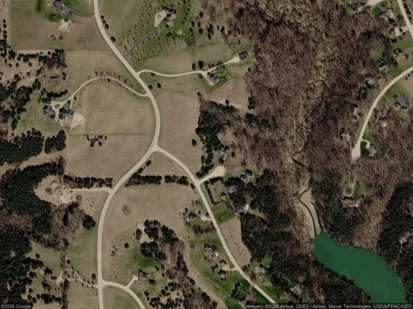 2 Cove Ct, Galena, IL 61036