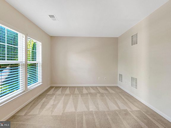 5th image of 8932 Dahlgren Ridge Rd