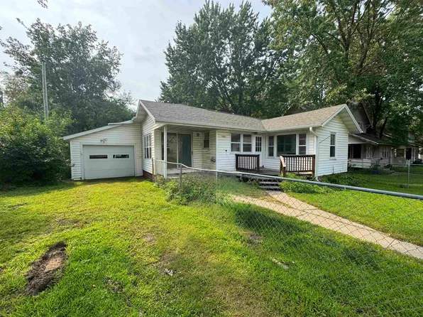 1406 Ithaca Ave, Spirit Lake, IA 51360