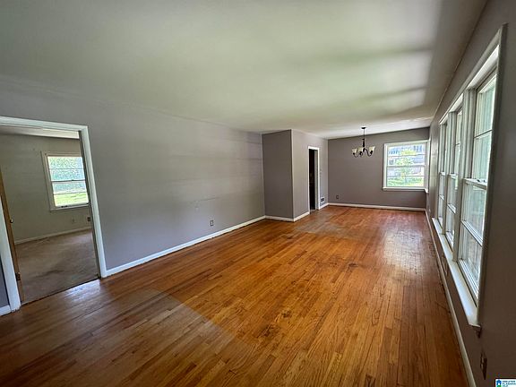 5th image of 2208 Rockview Ln