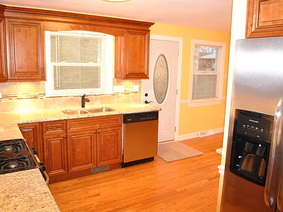 3rd image of 8338 S Karlov Ave